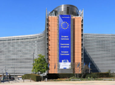 commission européenne chargeur universel