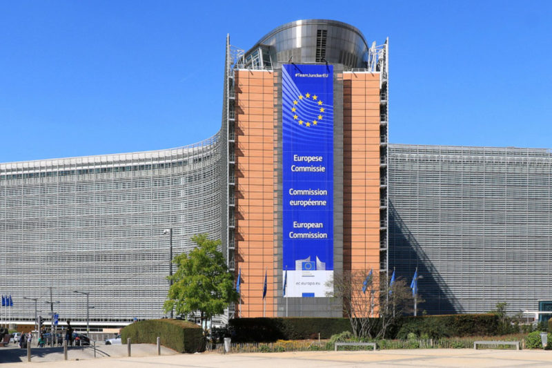 commission européenne chargeur universel