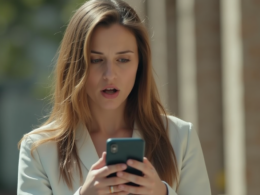 Femme smartphone forfait mobile